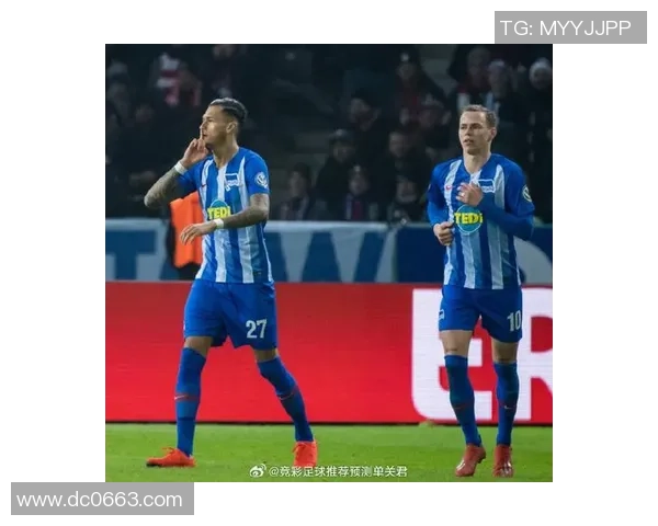 柏林赫塔与柔亚的精彩对决揭示足球战术与团队合作的魅力